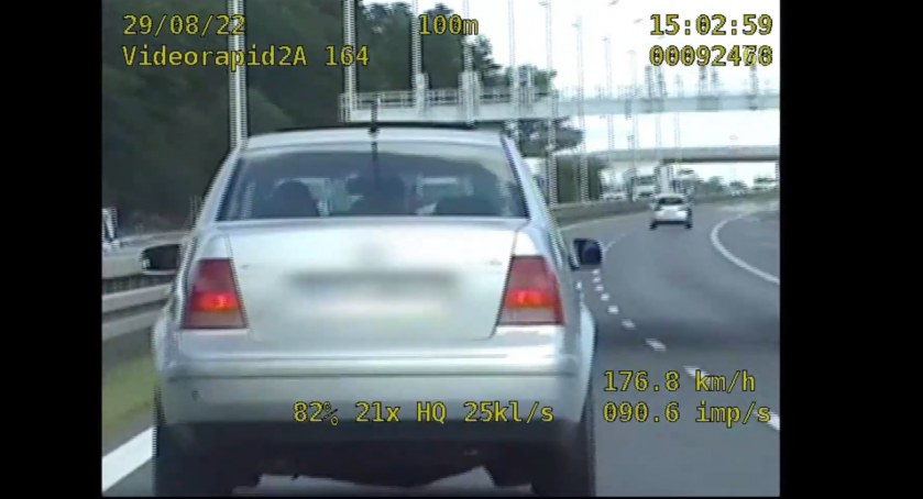 Kierowca Volkswagena uciekał przed policją na trasie S8 - nowe informacje - VIDEO