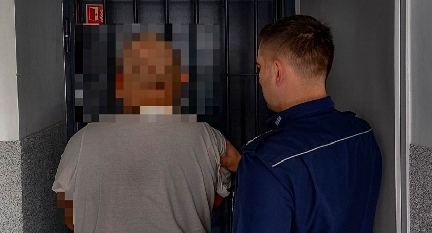 Mieszkaniec Bierutowa znęcał się nad swoją 76 - letnią matką. W mieszkaniu miał 240 porcji amfetaminy