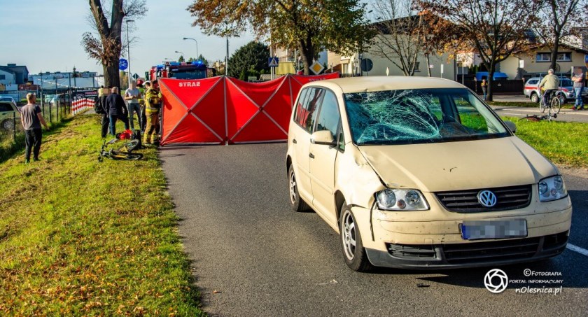 Potrącenie rowerzysty na Krzywoustego - VIDEO z momentu zdarzenia