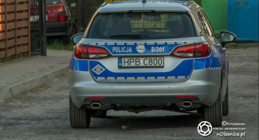 Mężczyzna, który ukradł radiowóz usłyszał zarzut - poza tym był pijany