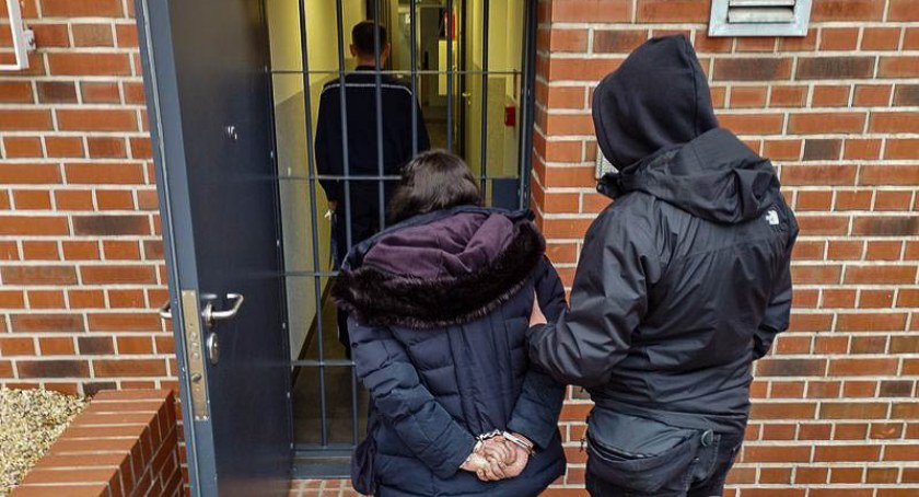 Policjanci zastawili zasadzkę na oszustów - w ich ręce wpadła kobieta
