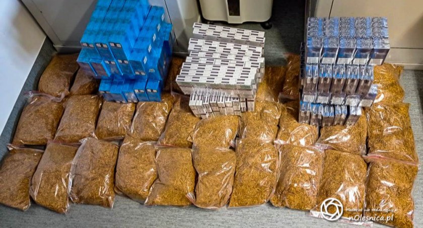 10800 paczek papierosów oraz 15 kilogramów krajanki bez akcyzy - zatrzymano dwóch mężczyzn