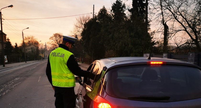 Trzeźwy poranek i kierowca z prawie 1,8 promila