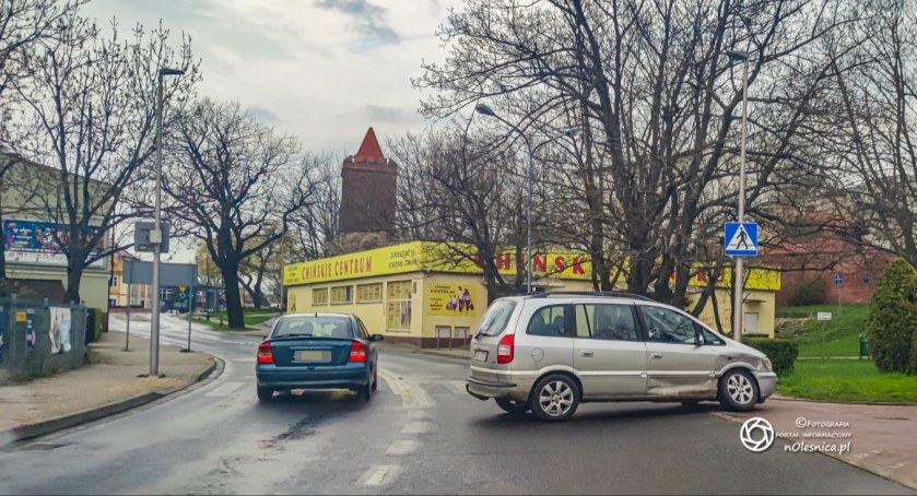 Na Wałowej zderzyły się dwa samochody