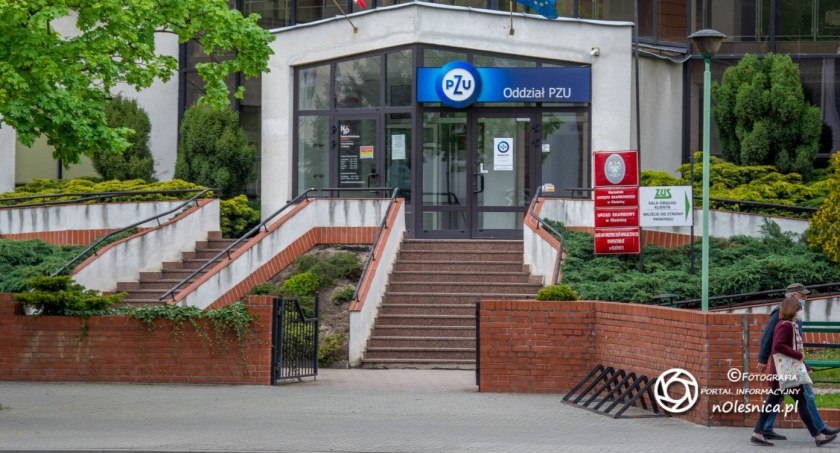 Chcesz mieć wysoką emeryturę – pracuj legalnie i długo - komunikat ZUS