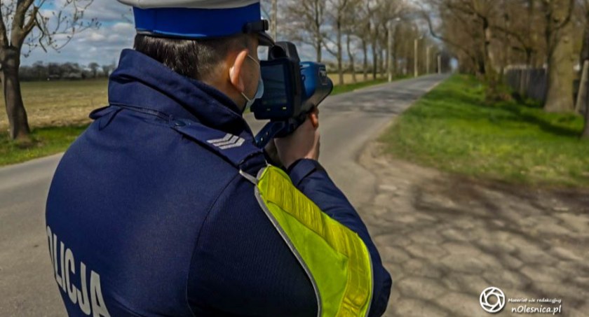 Spore kłopoty młodego kierowcy, który jechał zbyt szybko