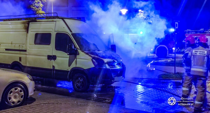 Pożar dostawczaka przy rondzie Żołnierzy Wyklętych - FOTO - VIDEO