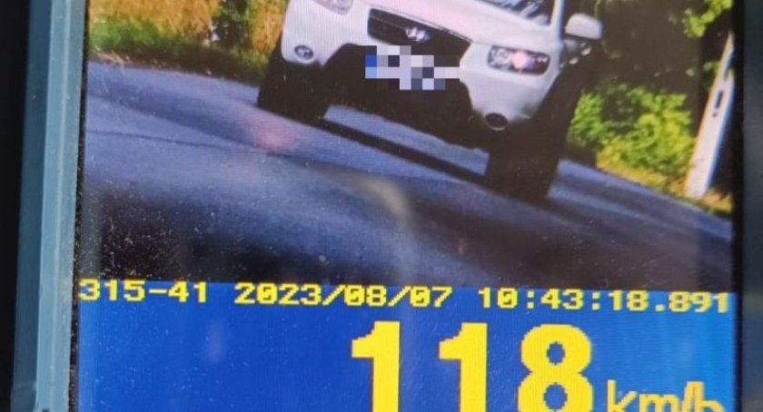 118 km/h w terenie zabudowanym - stracił prawo jazdy i otrzymał mandat
