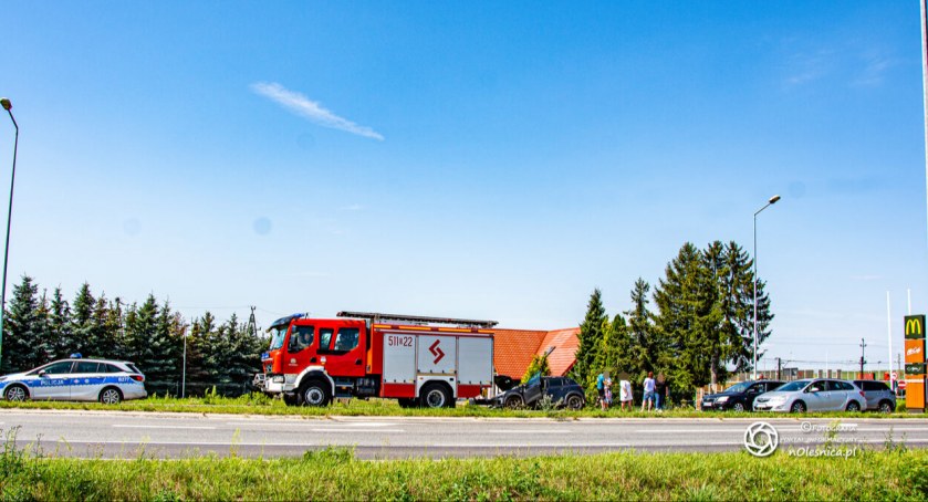 Kolizja trzech aut koło McDonald`s