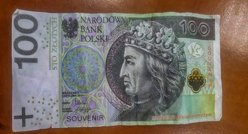Wysłał kolegą na zakupy wręczając mu nieprawdziwe banknoty
