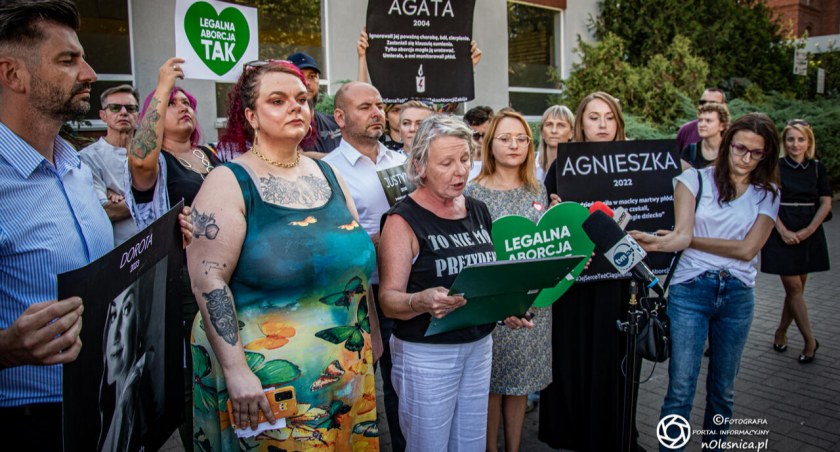 Protest w obronie personelu szpitala i legalnej aborcji