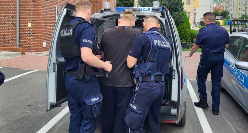 Ukrywał się prawie rok, ale i tak policjanci namierzyli poszukiwanego mężczyznę VIDEO