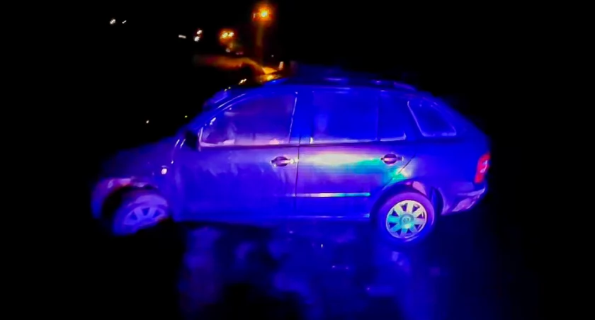 Jechali w dwójkę, żaden nie przyznał się do kierowania. Obydwoje byli nietrzeźwi