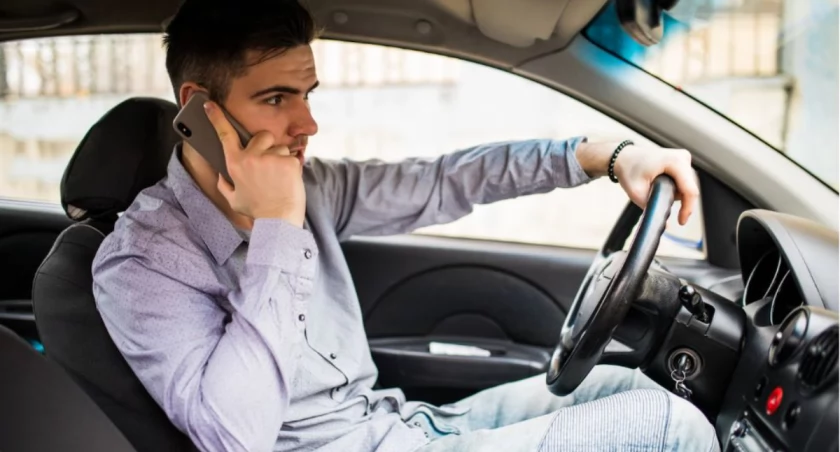 Zapnij pasy i odłóż telefon - policja dzisiaj to kontroluje