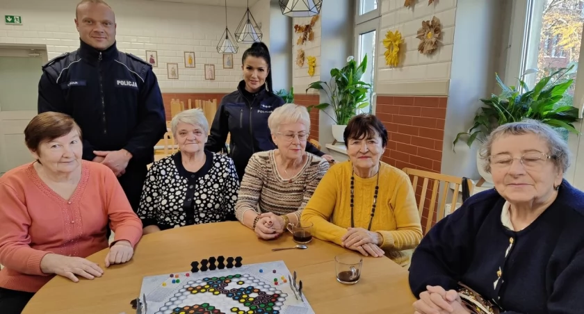 Bezpieczeństwo seniorów - profilaktyczne spotkanie z policjantami