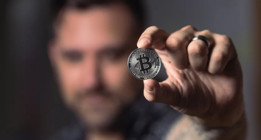 Mężczyzna stracił prawe 3 mln złotych inwestując w kryptowaluty