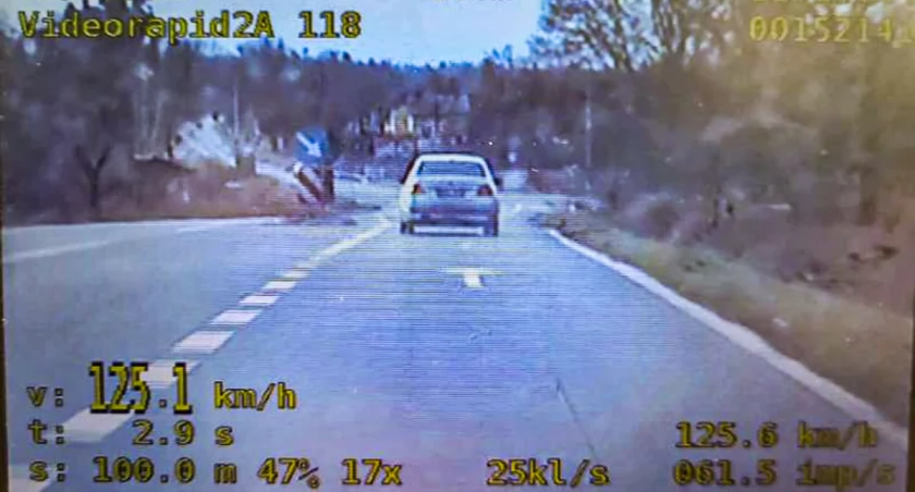 125 km/h w terenie zabudowanym - kierowca stracił prawo jazdy
