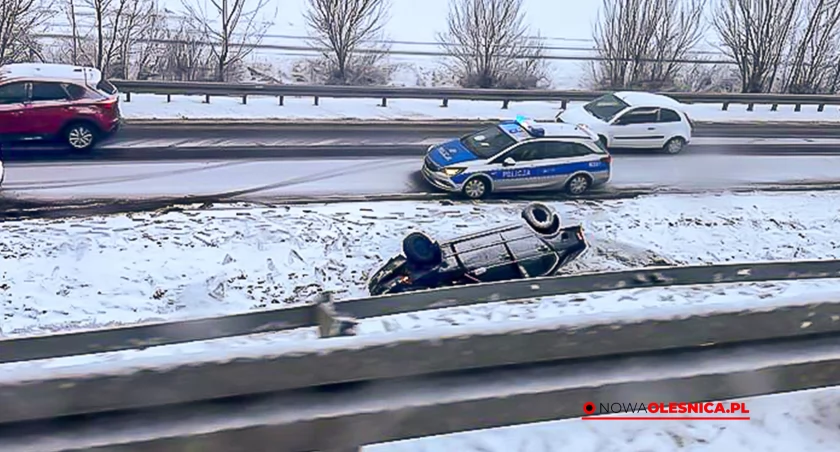 Dachowanie BMW koło Polanki