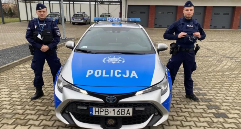 Policjanci z Sycowa pomogli kobiecie w szybkim dotarciu do szpitala