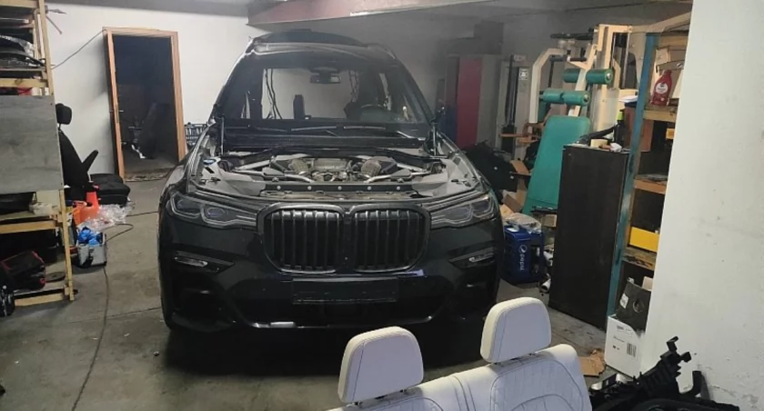 Policjanci zaledwie w jeden dzień odzyskali skradzione luksusowe BMW - VIDEO
