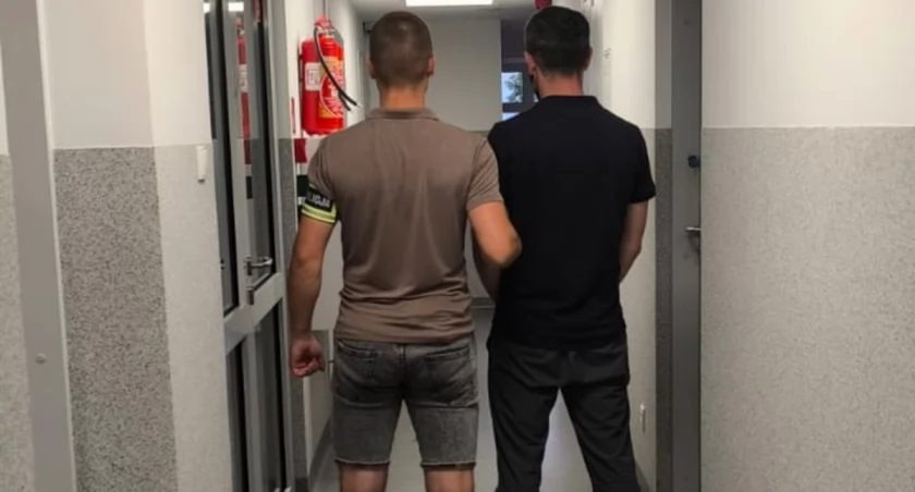 Mężczyzna poszukiwany europejskim nakazem w rękach oleśnickich policjantów