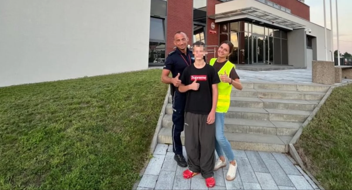 12 - latek został sam na parkingu S8 - rodzina nie zauważyła, że wysiadł z samochodu