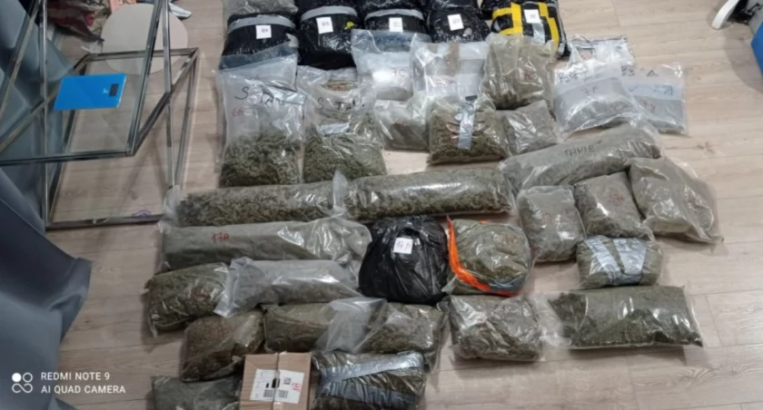 Ponad 30 kilogramów narkotyków schowanych w kartonach - VIDEO