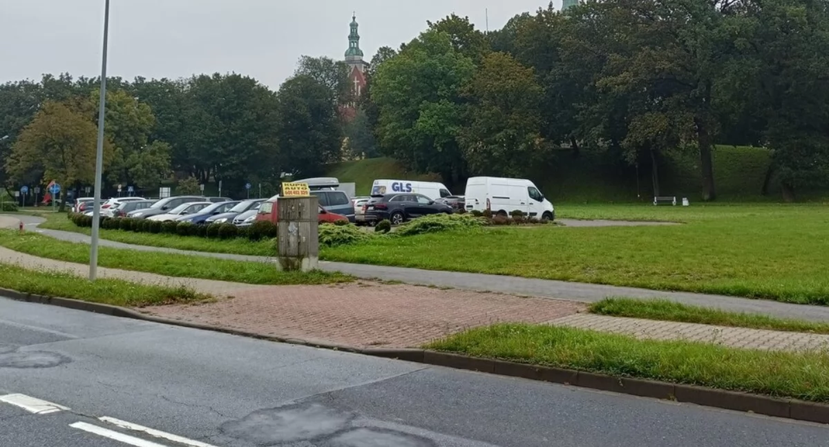 Parking na Wałowej zostanie rozbudowany - będą nowe miejsca parkingowe