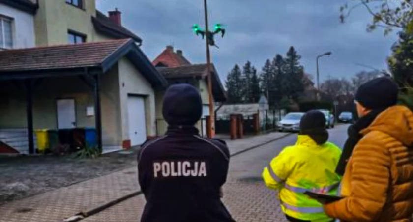Oleśniccy dzielnicowi wspólnie z magistratem kontrolowali zadymienie