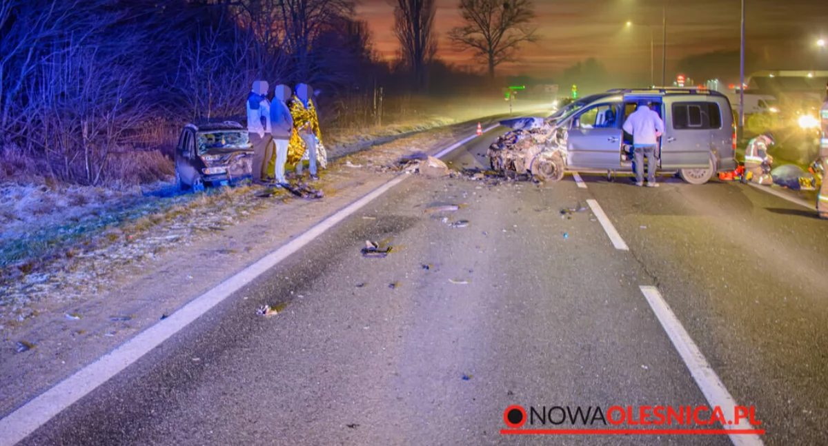 Czołówka w Smardzowie -  na miejscu lądował śmigłowiec LPR - FOTO