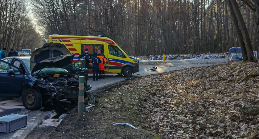 Wypadek na skrzyżowaniu dróg w Dziesławicach