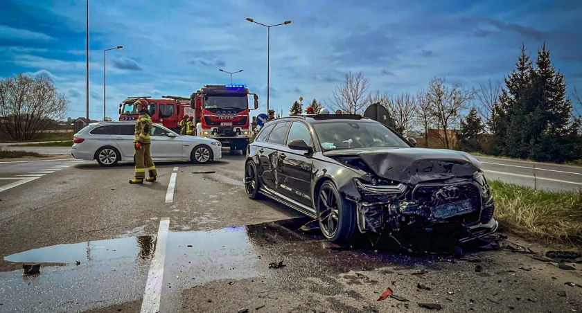 Dzisiaj przed południem na ul. Dobroszyckiej zderzyły się dwa auta