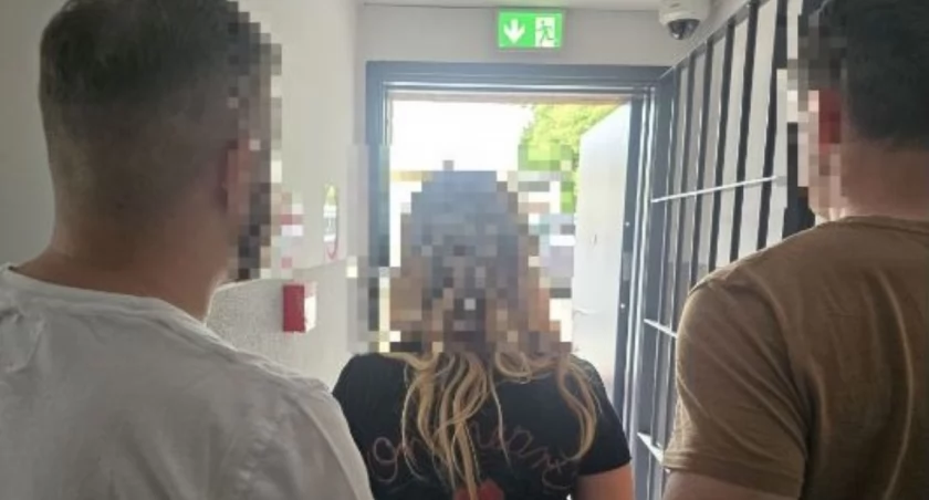 Pijana kobieta z narkotykami i zakazami wpadła w ręce policji