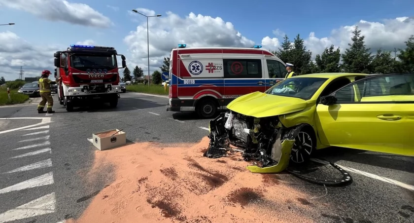 Wypadek na ul. Dobroszyckiej – interweniowały służby