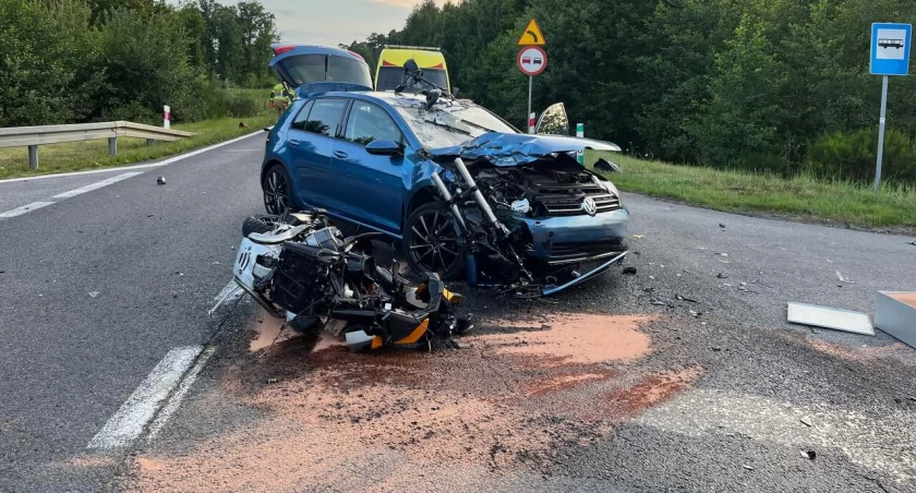 Wypadek na DK25 koło Gęsiej Górki - motocyklista w ciężkim stanie