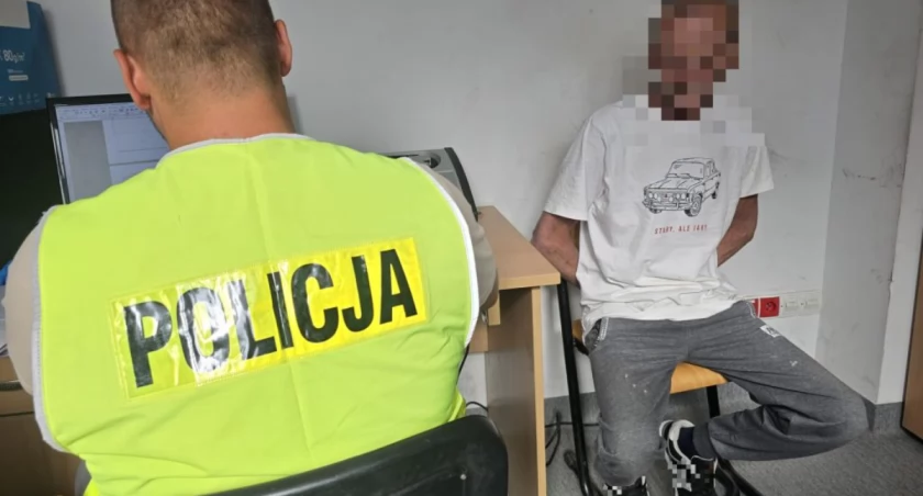 Pijany kierowca po stłuczce uciekł do lasu. Znalazł go patrol policyjny