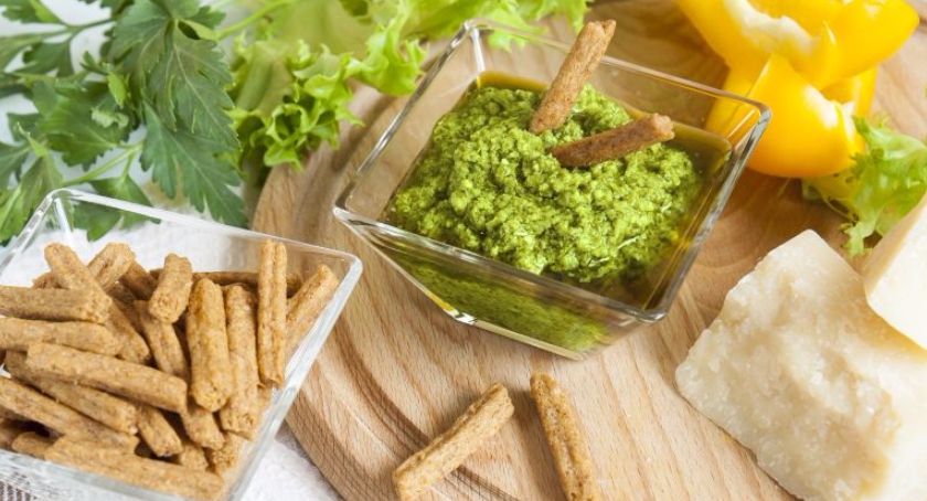 Przepis tygodnia: Pesto Pietruszkowe  z paluchami chlebowymi - proste i zdrowe