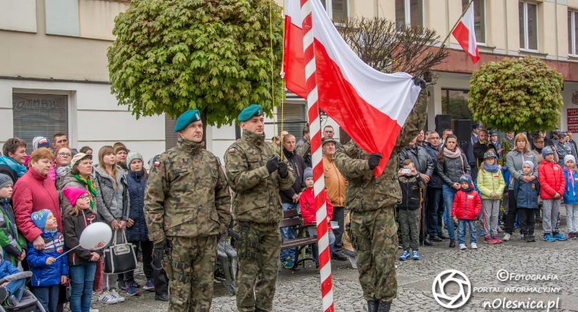 Obchody Dnia Flagi RP na oleśnickim rynku - FOTO - VIDEO