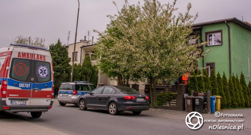 Mężczyzna z nożem w ręku na Lotniczej