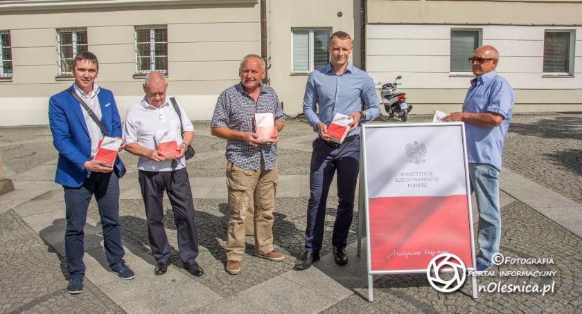 Brońmy naszą Konstytucję - briefing SLD na Rynku