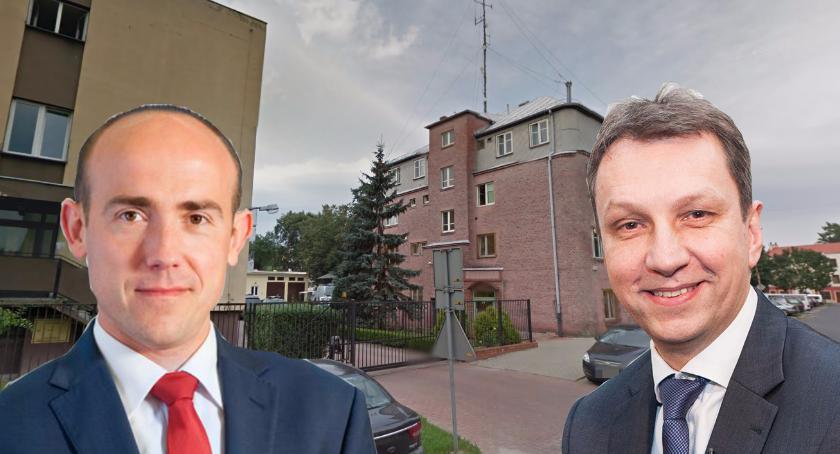 Konferencja posłów PO pod komisariatem policji w Oleśnicy