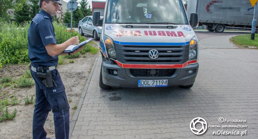 Kolizja oleśnickiej karetki w Smardzowie