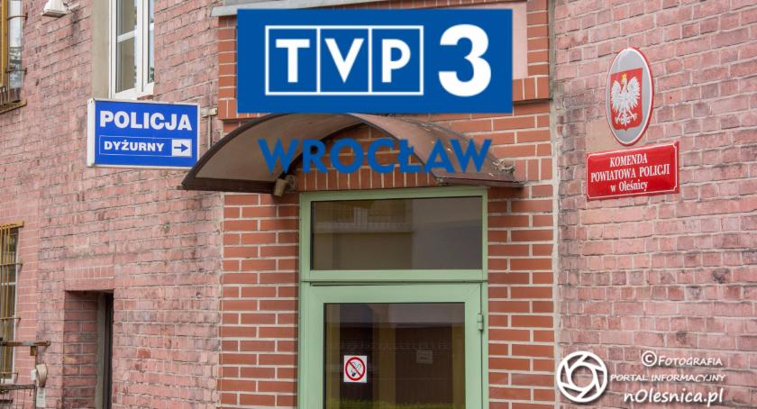 Telewizja przed komendą policji