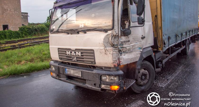 Kolizja dwóch ciężarówek w Solnikach Wielkich
