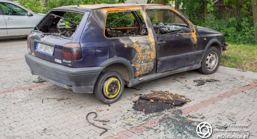 Ktoś podpalił auto