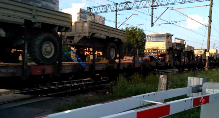 Transport amerykańskich wojsk przejeżdżał prze Oleśnicę - VIDEO
