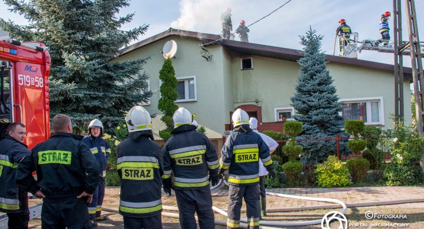 Zawidowice - 7 zastępów straży i pożar dachu - VIDEO