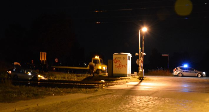 Zdarzenie drogowe na przejeździe kolejowym 