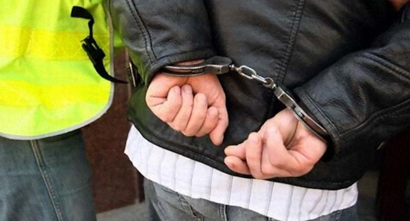 Pijany znieważył policjantów, wiec go zatrzymali