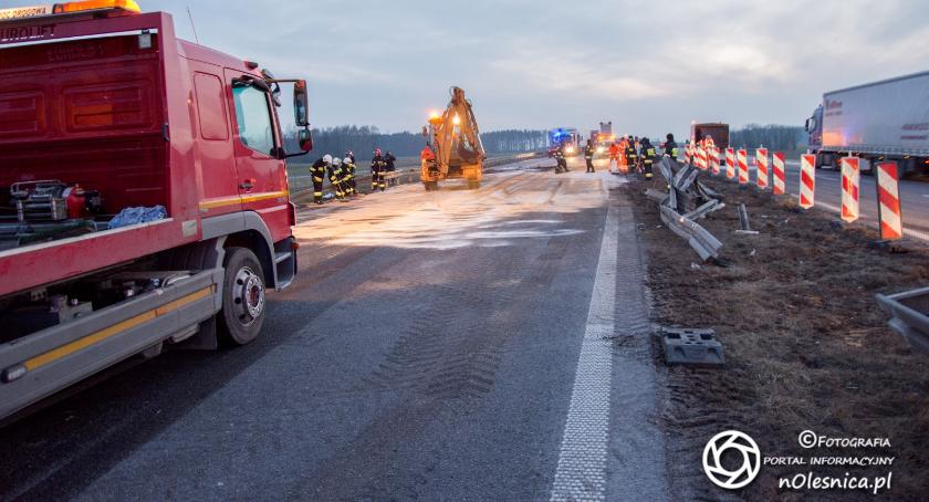 Nadal trwa przywracanie ruchu na trasie S8